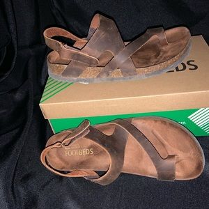 White Mountain Footbeds Brown Leather sandals. 8